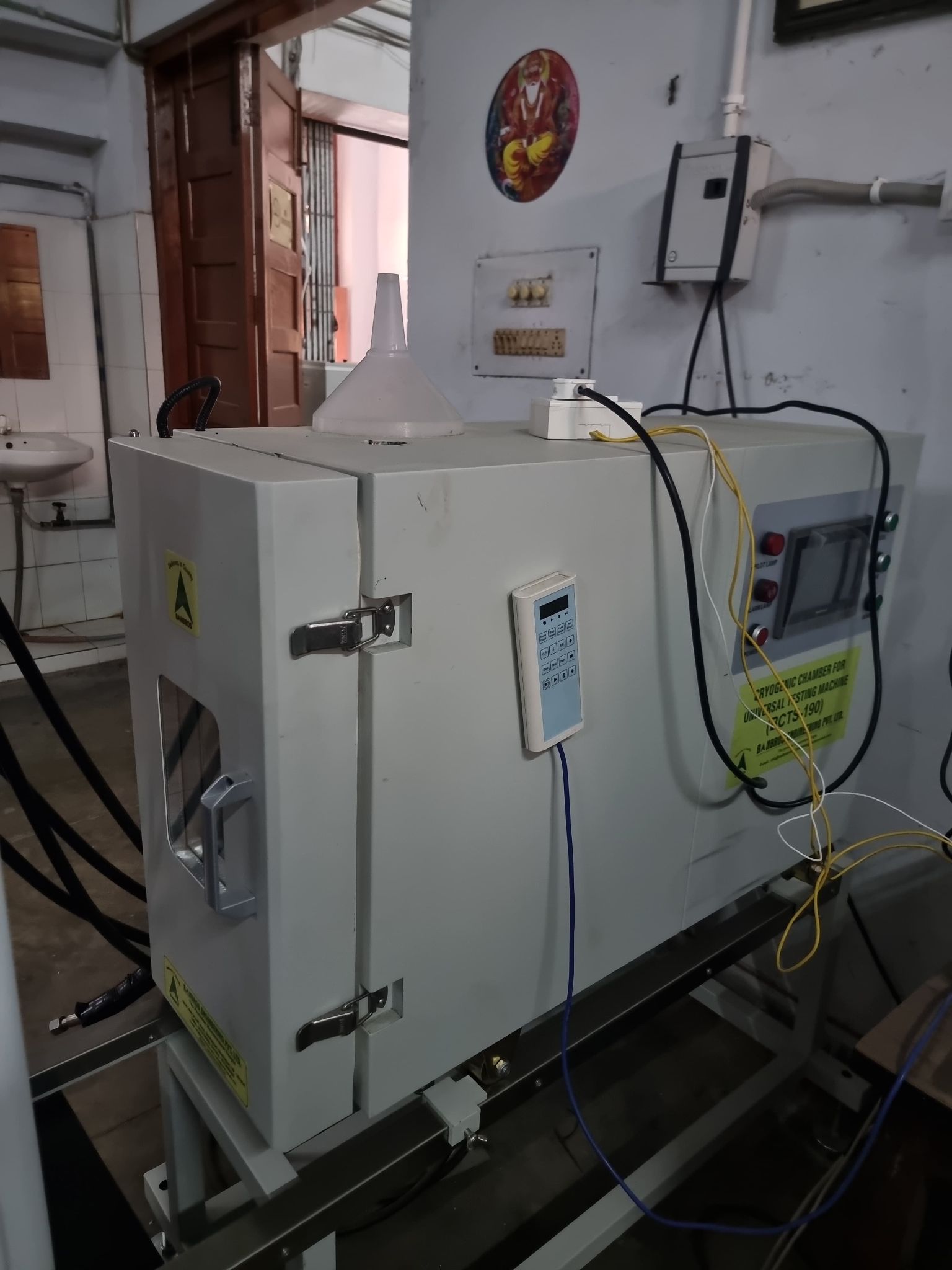 Cryogenic Chamber for UTM